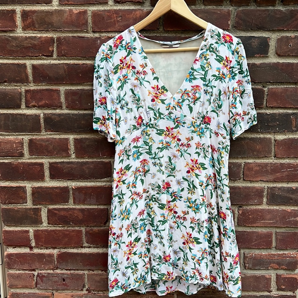 Tommy Hilfiger Short Sleeve Floral Dress for Women. Short and flares.